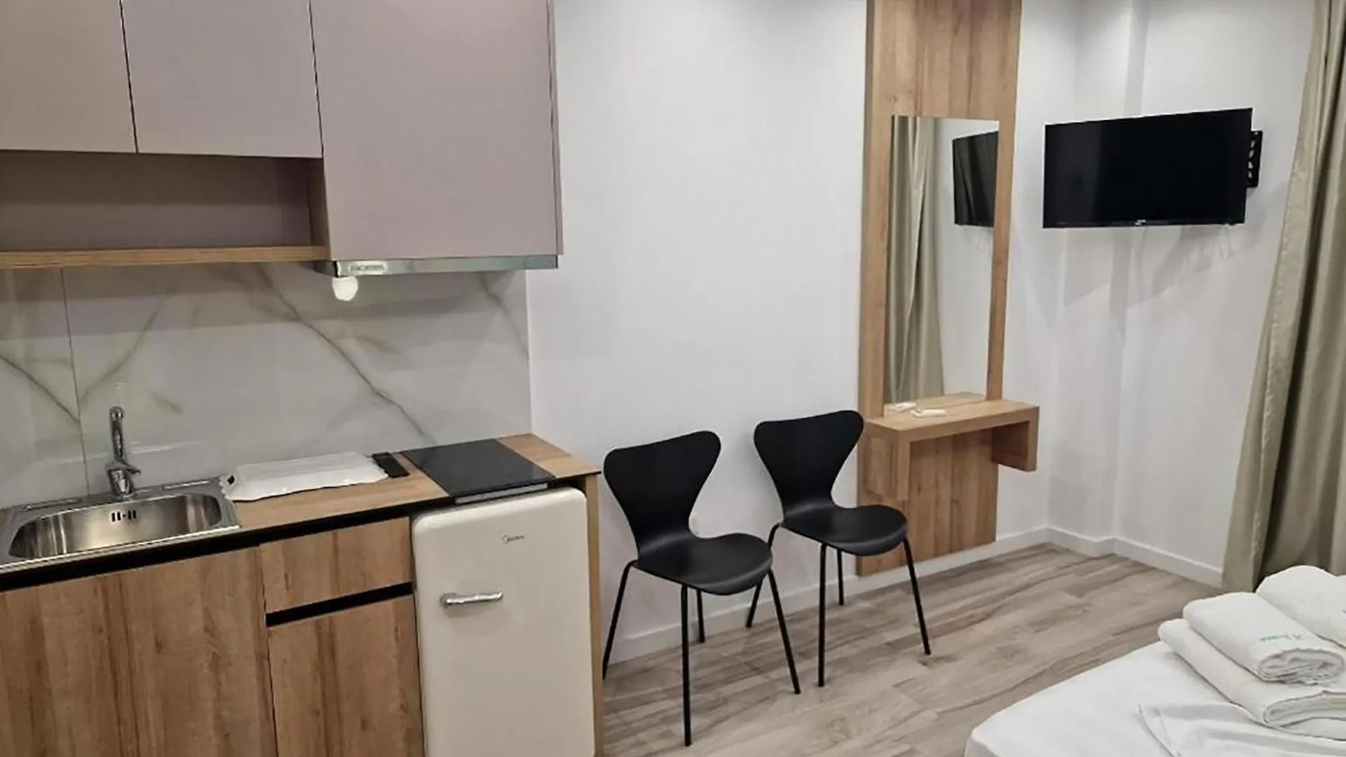 Joanna Suites Sarandë 0*,  Albanië