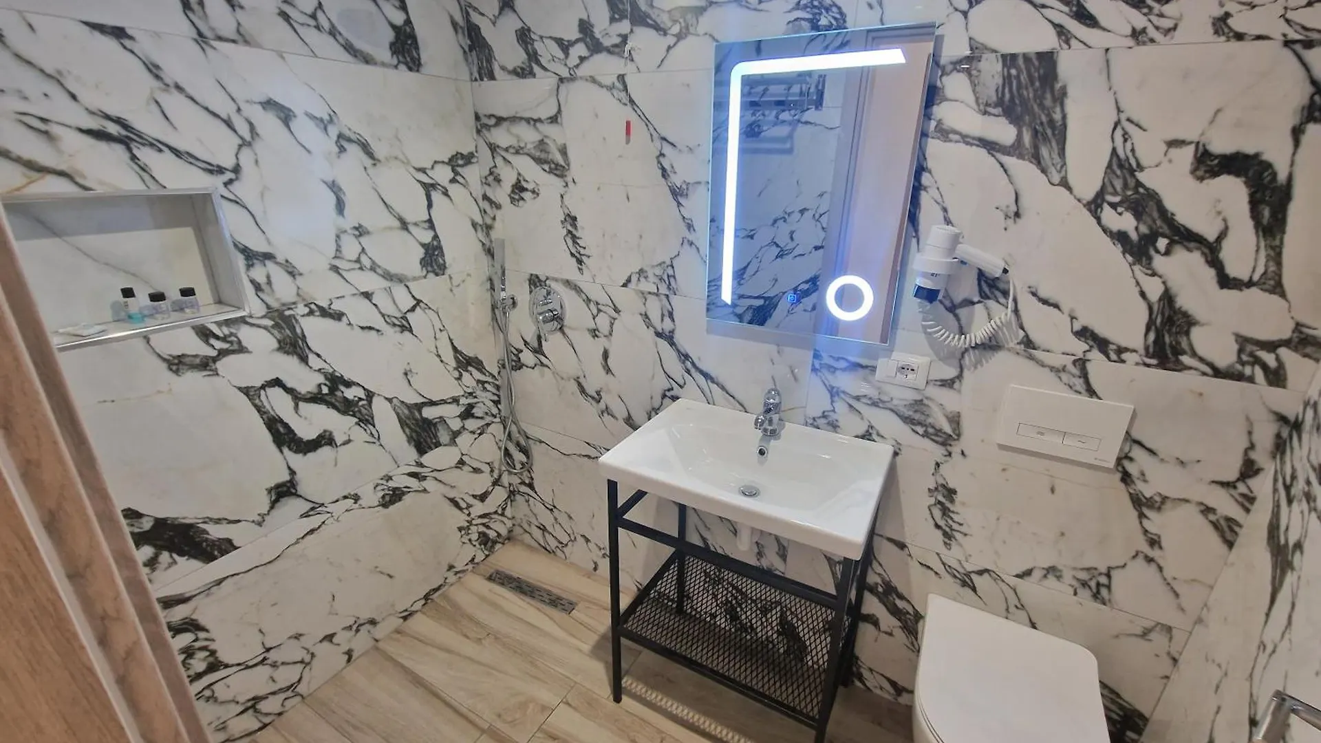 Joanna Suites Sarandë 0*,  Albanien